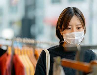 Shopper with mask